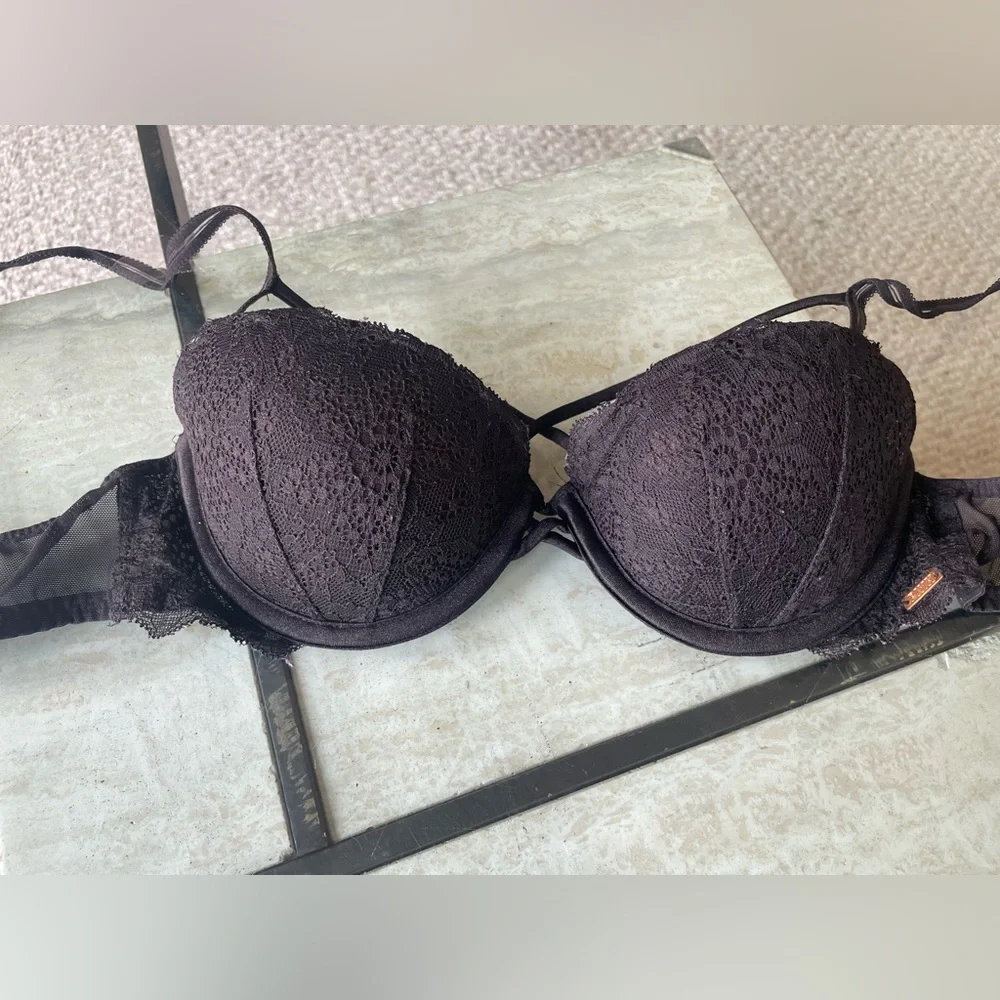 VS Pink bra - Picture 2 of 4